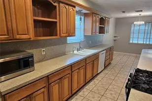 2701 Henderson Ln, Deer Park, TX 77536 - Photo 8