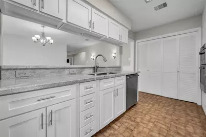 7015 Lacy Hill Drive, Houston, TX 77036 - Photo 8