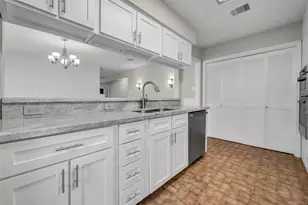 7015 Lacy Hill Dr, Houston, TX 77036 - Photo 8