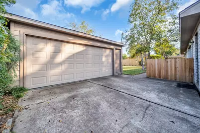 7015 Lacy Hill Drive, Houston, TX 77036 - Photo 32
