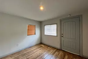 2211 Schweikhardt St, Houston, TX 77020 - Photo 2