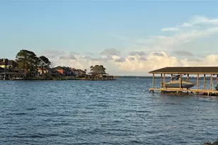 18821 Aquatic Dr, Houston, TX 77346 - Photo 2