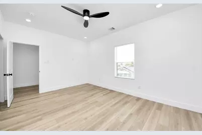 801 E 32nd 1/2 Street #B, Houston, TX 77022 - Photo 24