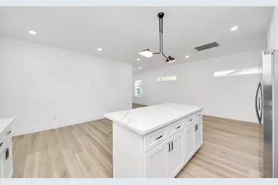 801 E 32nd 1/2 Street #B, Houston, TX 77022 - Photo 14