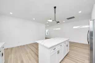 801 E 32nd 1/2 St, Houston, TX 77022 - Photo 14