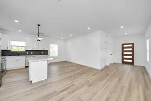 801 E 32nd 1/2 St, Houston, TX 77022 - Photo 6