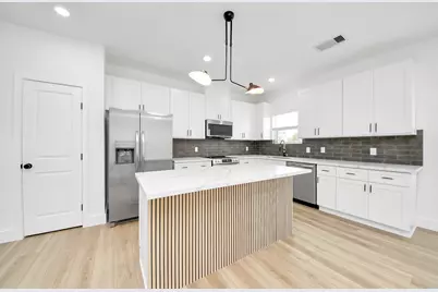 801 E 32nd 1/2 Street #B, Houston, TX 77022 - Photo 18