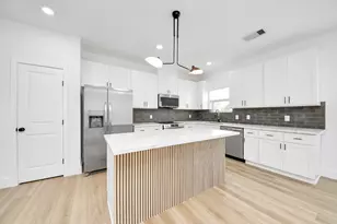 801 E 32nd 1/2 St, Houston, TX 77022 - Photo 18