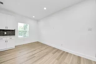 801 E 32nd 1/2 St, Houston, TX 77022 - Photo 22