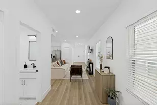 801 E 32nd 1/2 St, Houston, TX 77022 - Photo 4