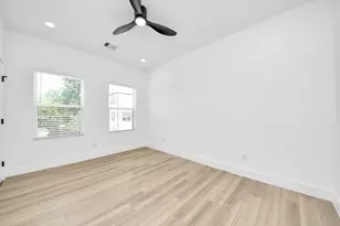 801 E 32nd 1/2 St, Houston, TX 77022 - Photo 8