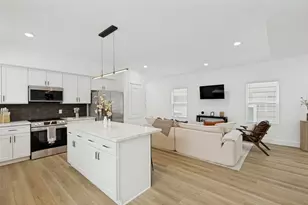 801 E 32nd 1/2 St, Houston, TX 77022 - Photo 18