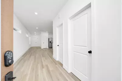 801 E 32nd 1/2 Street #B, Houston, TX 77022 - Photo 4