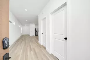 801 E 32nd 1/2 St, Houston, TX 77022 - Photo 4