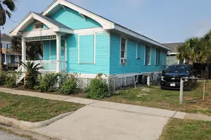1725 18th St, Galveston, TX 77550 - Photo 1