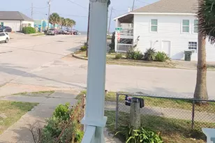 1725 18th St, Galveston, TX 77550 - Photo 14