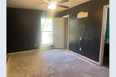 8610 Honeysuckle Street, Highlands, TX 77562 - Photo 6