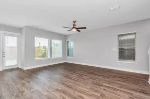 2733 Ruhman Flds Dr, Houston, TX 77008 - Photo 14
