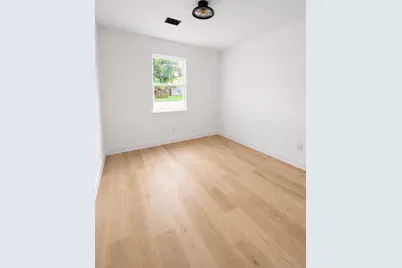 311 E Lobit, Baytown, TX 77520 - Photo 4