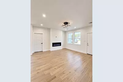 311 E Lobit, Baytown, TX 77520 - Photo 2