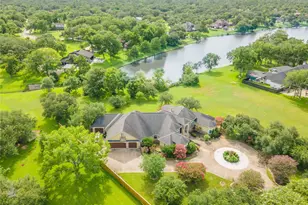 101 Rosewood St, Lake Jackson, TX 77566 - Photo 2