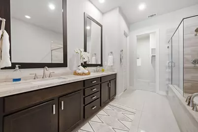 1360 W 25th Street, Houston, TX 77008 - Photo 16