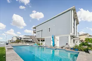 426 Sunset Cir, Tiki Island, TX 77554 - Photo 4