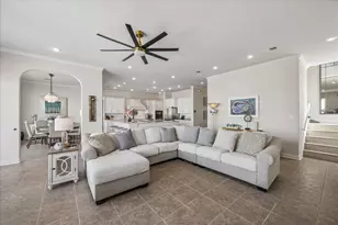 426 Sunset Cir, Tiki Island, TX 77554 - Photo 12