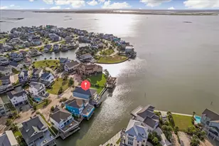 426 Sunset Cir, Tiki Island, TX 77554 - Photo 8