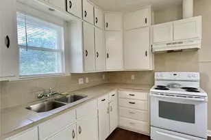 813 Nursery Rd, Clute, TX 77531 - Photo 4