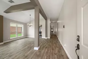 10118 Autumn Way Ct, Houston, TX 77064 - Photo 2