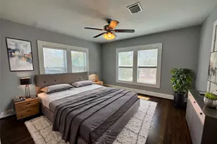 1011 E 6th 1/2 St, Houston, TX 77009 - Photo 1