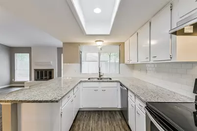 26 W Broken Oak Court, The Woodlands, TX 77381 - Photo 8