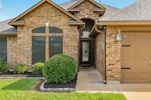111 Gold Finch Ct, Richwood, TX 77531 - Photo 4
