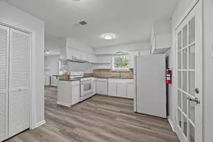 2103 6th St, Stafford, TX 77477 - Photo 6