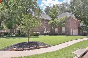 2015 Pecan Trail Dr, Richmond, TX 77406 - Photo 2