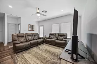 1029 Great Barracuda Ln, Alvin, TX 77511 - Photo 6