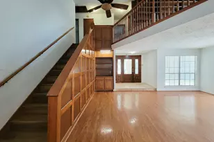 2030 Creek Valley Ln, Sugar Land, TX 77478 - Photo 10