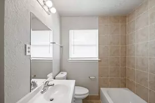 8410 Bob White Dr, Houston, TX 77074 - Photo 10