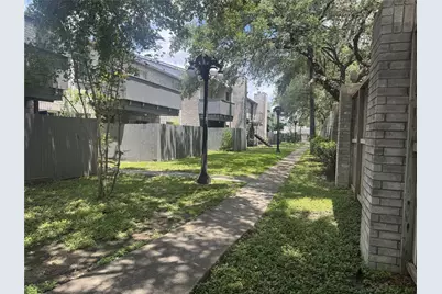 9700 Leawood Boulevard #301, Houston, TX 77099 - Photo 4
