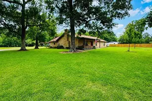 4902 Magnolia Ln, Old River Winfree, TX 77535 - Photo 2