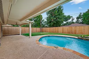 6926 Pine Grove Dr, Houston, TX 77092 - Photo 16