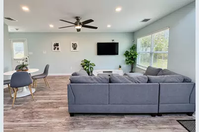 189 W Lakeview, Onalaska, TX 77360 - Photo 2