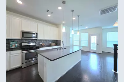 8620 Hollyoaks Creek Lane, Houston, TX 77063 - Photo 4