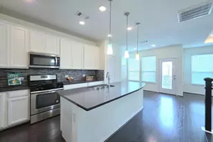 8620 Hollyoaks Creek Ln, Houston, TX 77063 - Photo 4