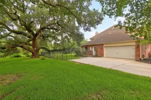 108 Oak Creek Ln, League City, TX 77573 - Photo 2