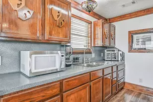 16510 Edward Teach Rd, Jamaica Beach, TX 77554 - Photo 10