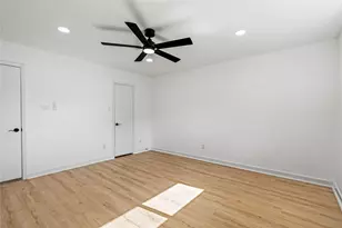 5823 Ettrick Dr, Houston, TX 77035 - Photo 22