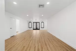 5823 Ettrick Dr, Houston, TX 77035 - Photo 12