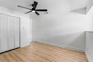 5823 Ettrick Dr, Houston, TX 77035 - Photo 30